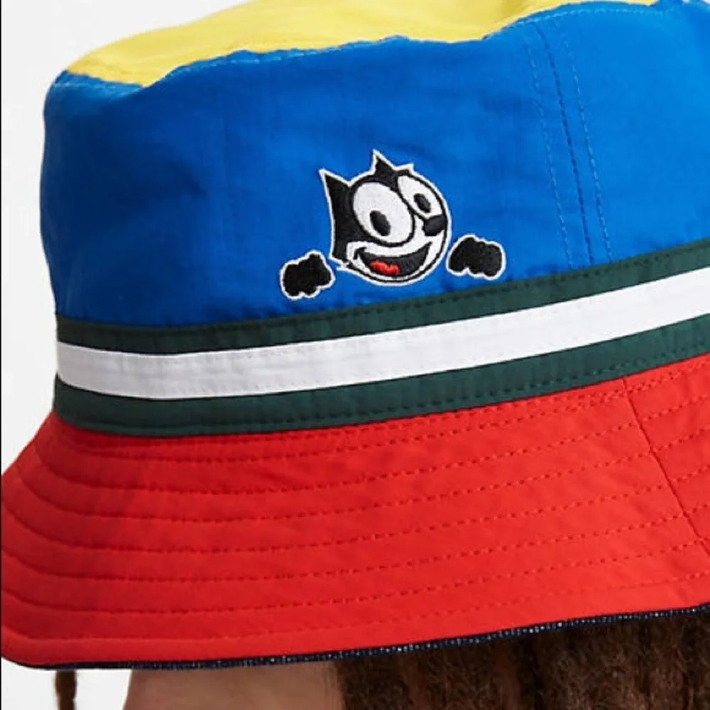 New reversible, Levi’s Felix bucket hat‎